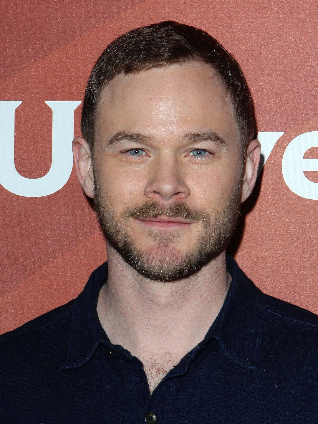 How tall is Aaron Ashmore?
